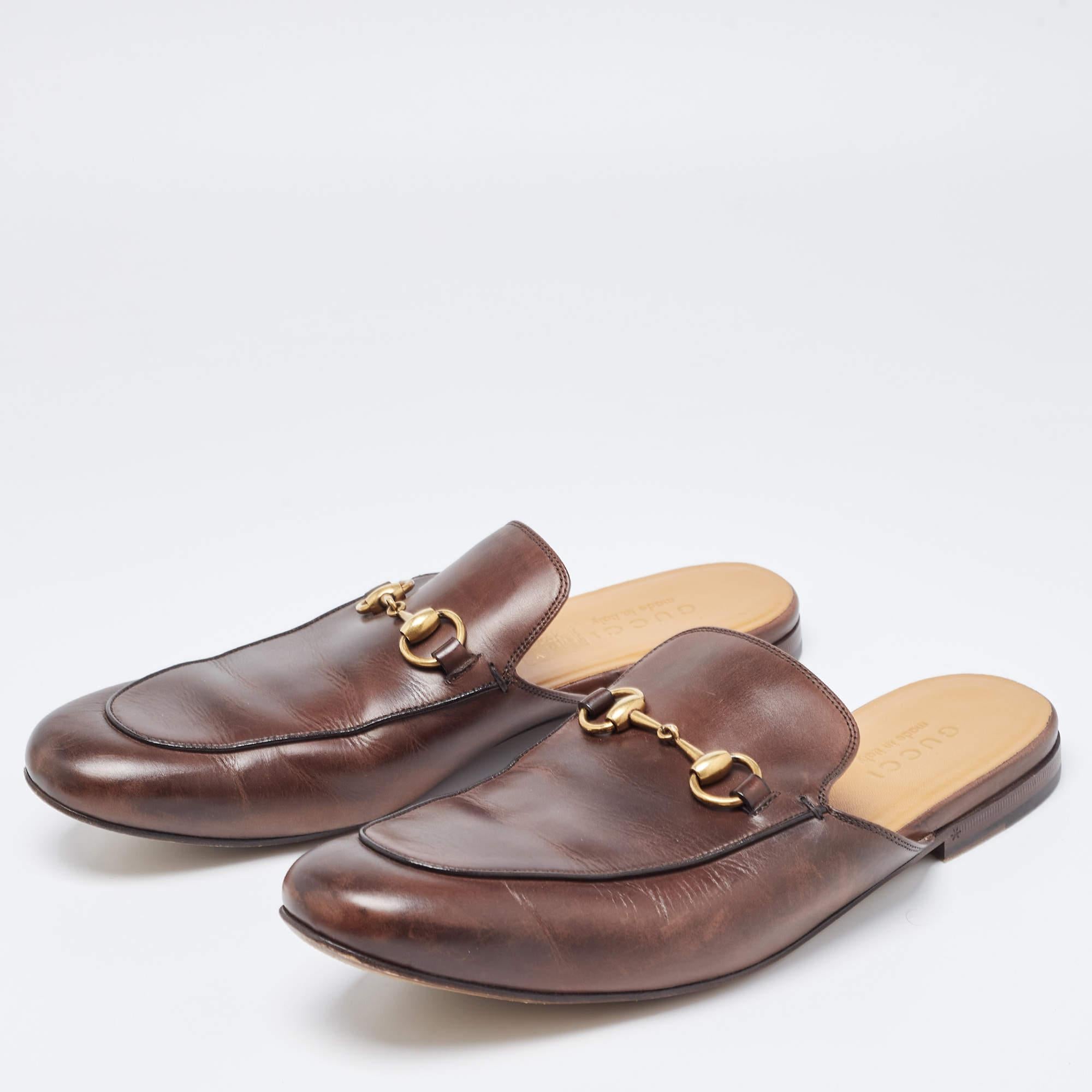 A perfect blend of luxury, style, and comfort, these designer mules are made using quality materials and frame your feet in the most elegant way. They can be paired with a host of outfits from your wardrobe.

