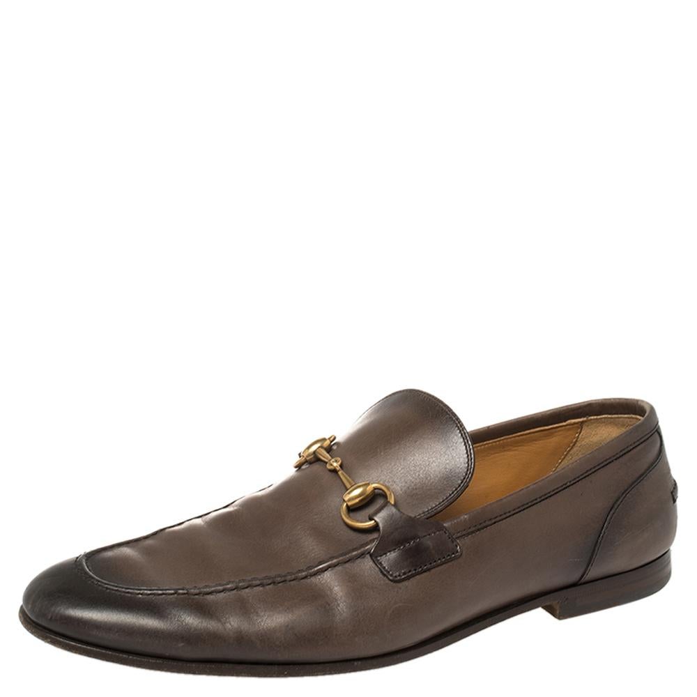 Stylish and well-crafted, these Gucci loafers are worth owning. They have been crafted from leather and they come flaunting a brown shade with the iconic Horsebit details on the vamps. The loafers are ideal to wear all day.

