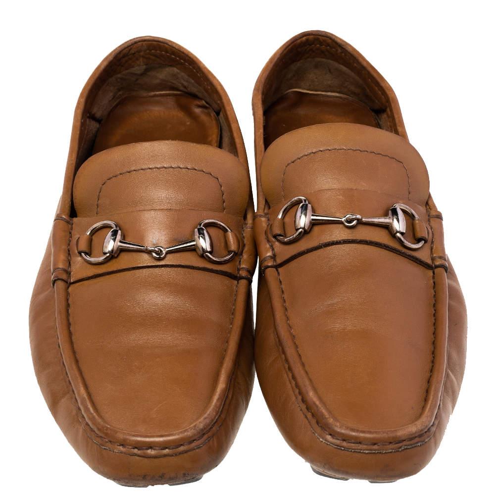 There is nothing more comfortable and stylish than a pair of loafers like these Gucci ones. Fashioned in a neat silhouette, this pair has a brown leather body and comes with the brand's signature Horebit on the vamps and is the perfect finishing