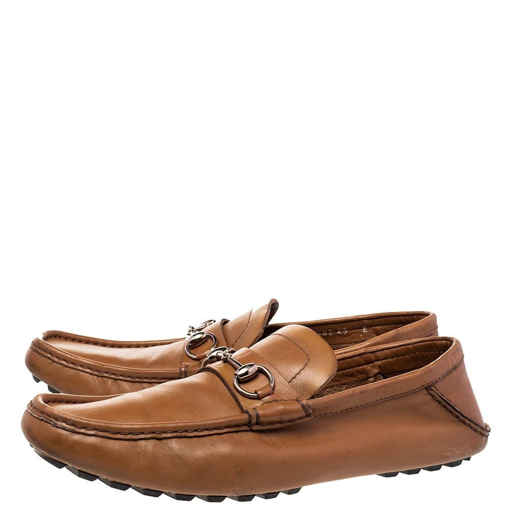 Gucci Brown Leather Horsebit Slip On Loafers Size 43 In Fair Condition For Sale In Dubai, Al Qouz 2
