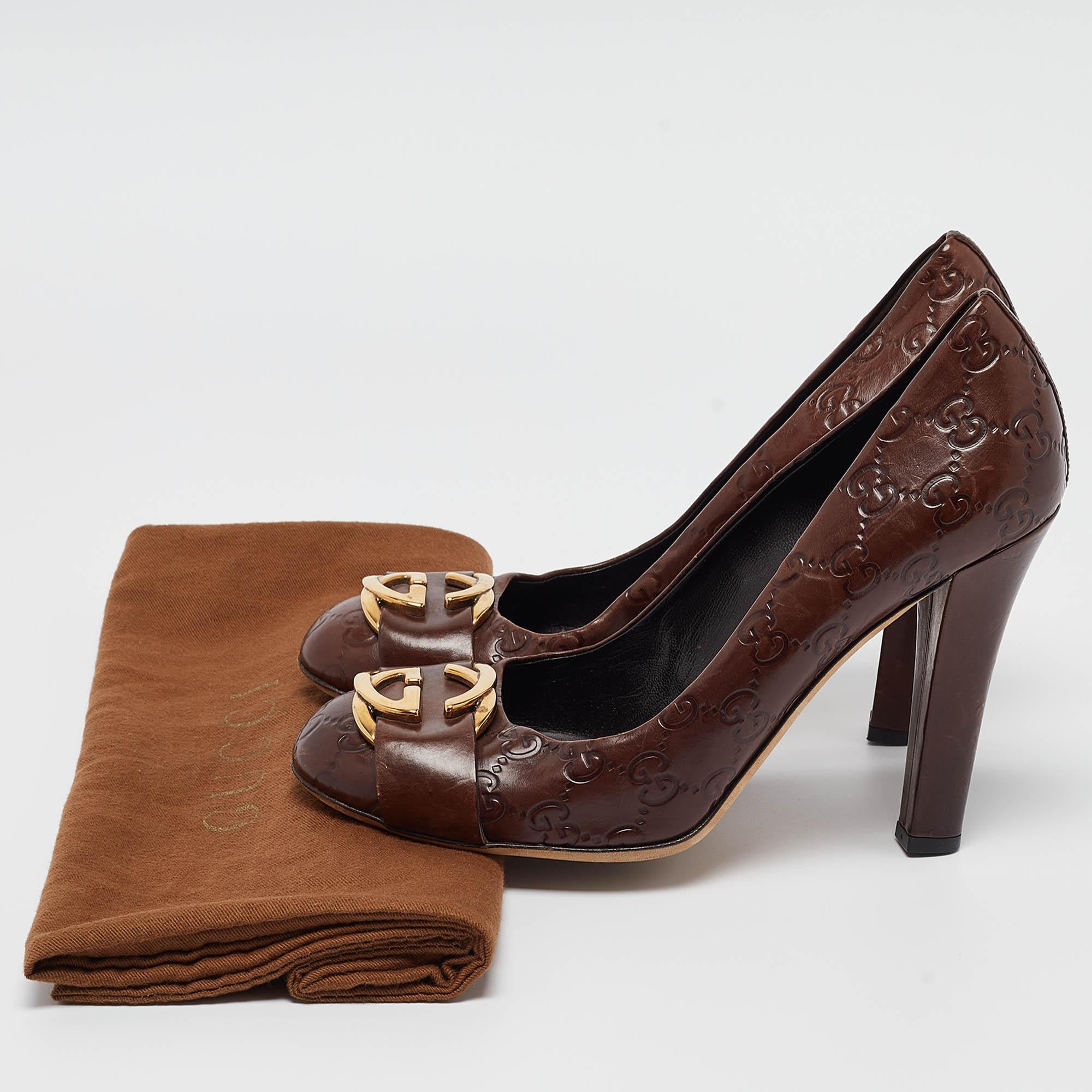 Gucci Brown Leather Interlocking Buckle Pumps Size 40 For Sale 2
