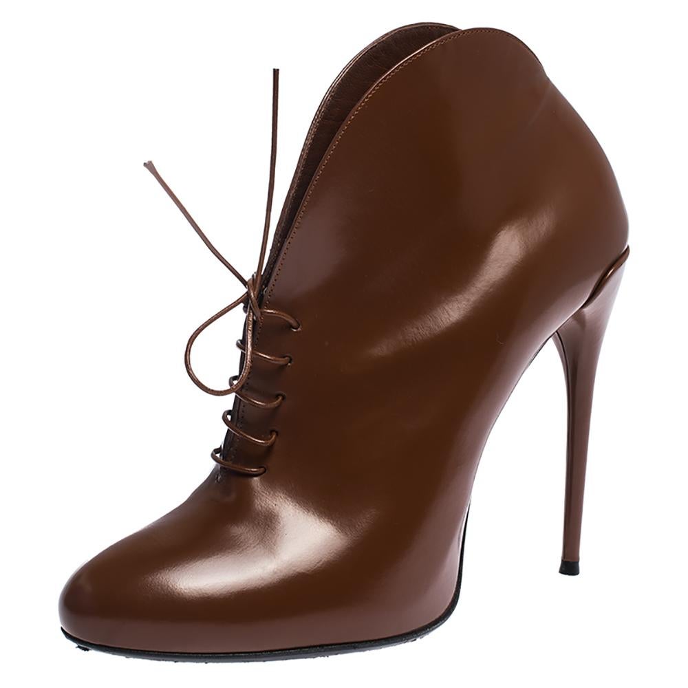 These Gucci brown Kim ankle booties are posh and timeless shoes from the Italian label. Made from leather, these curved ankle booties are accented with tie-up laces and 12cm heels. With padded insoles that are lined with leather, you can easily walk