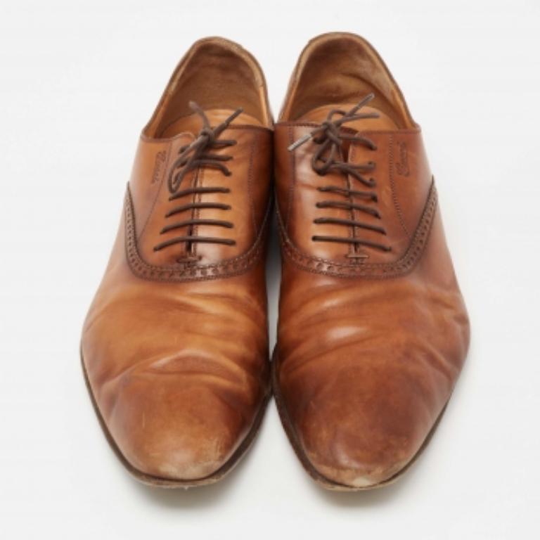 Oxfords con cordones de piel marrón Gucci talla 45 en Bastante bueno estado para la venta en Dubai, Al Qouz 2