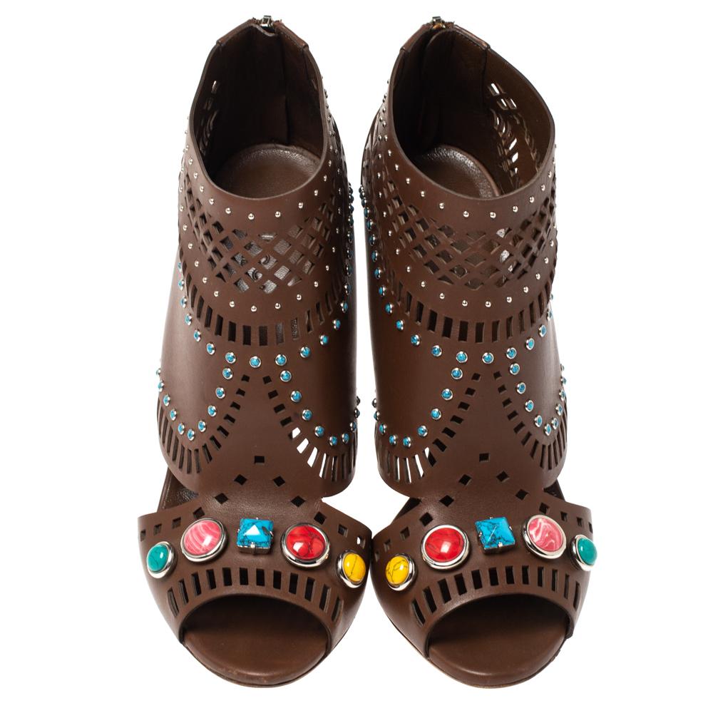 Gucci Brown Leather Lika Stone Embellished Ankle Booties Size 39 In Good Condition In Dubai, Al Qouz 2