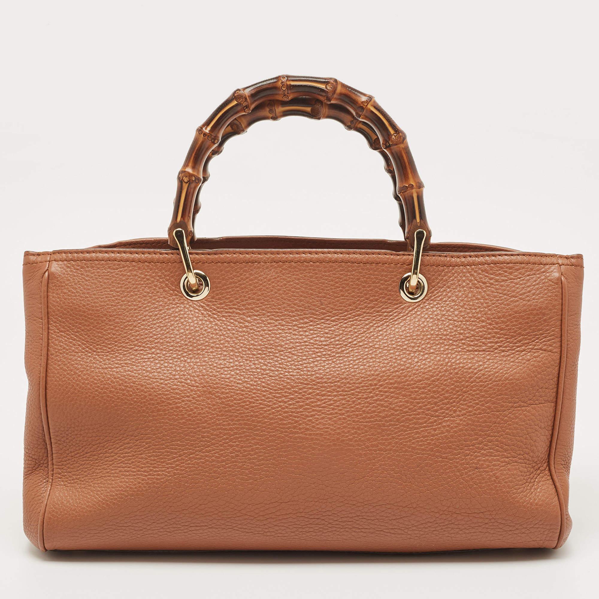 This Gucci Bamboo tote promises to take you through the day with ease, whether you're at work or out and about in the city. From its design to its structure, the leather bag promises charm and durability. It has top bamboo handles, an optional