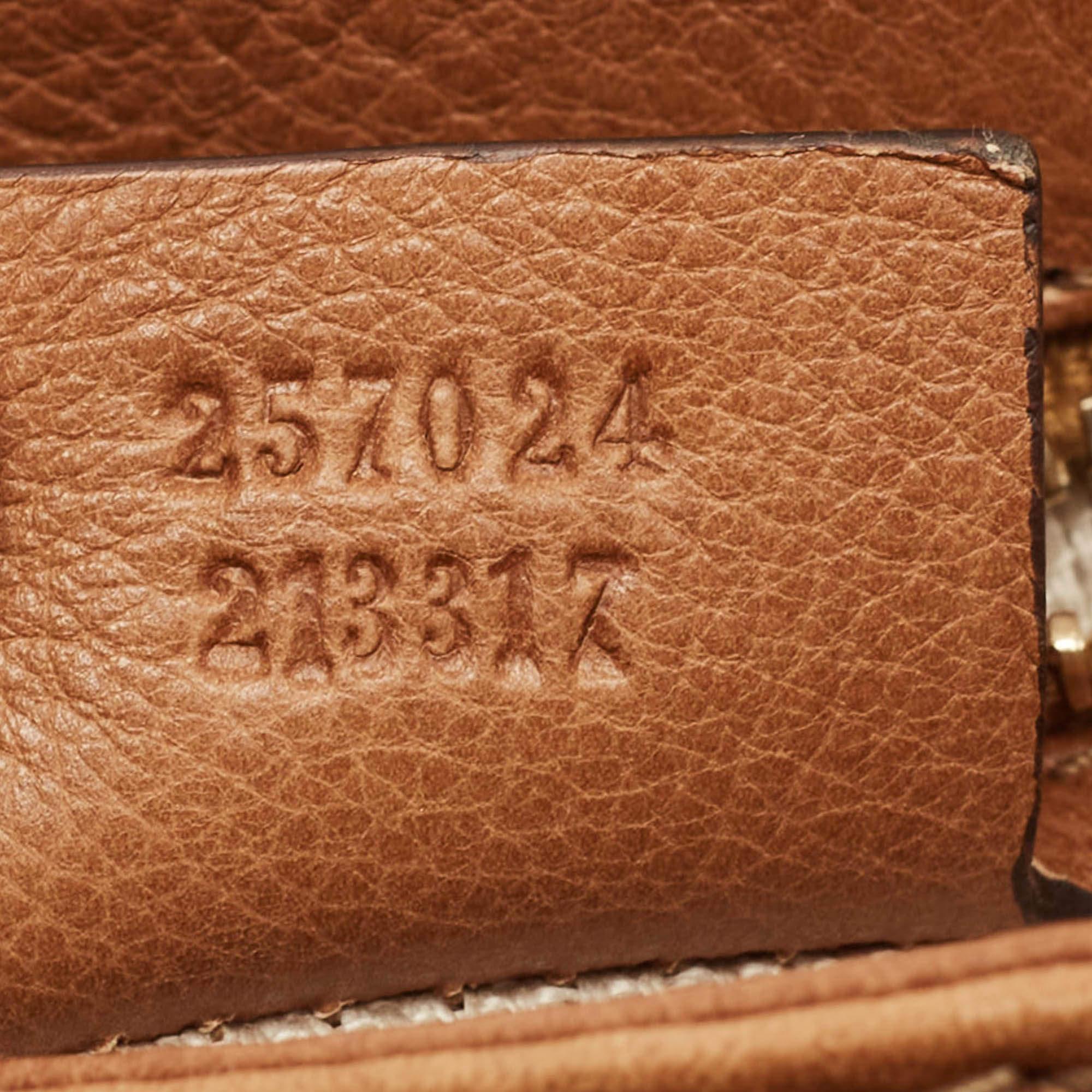 Gucci Mittlere Umhängetasche aus braunem Leder Marrakech im Angebot 10