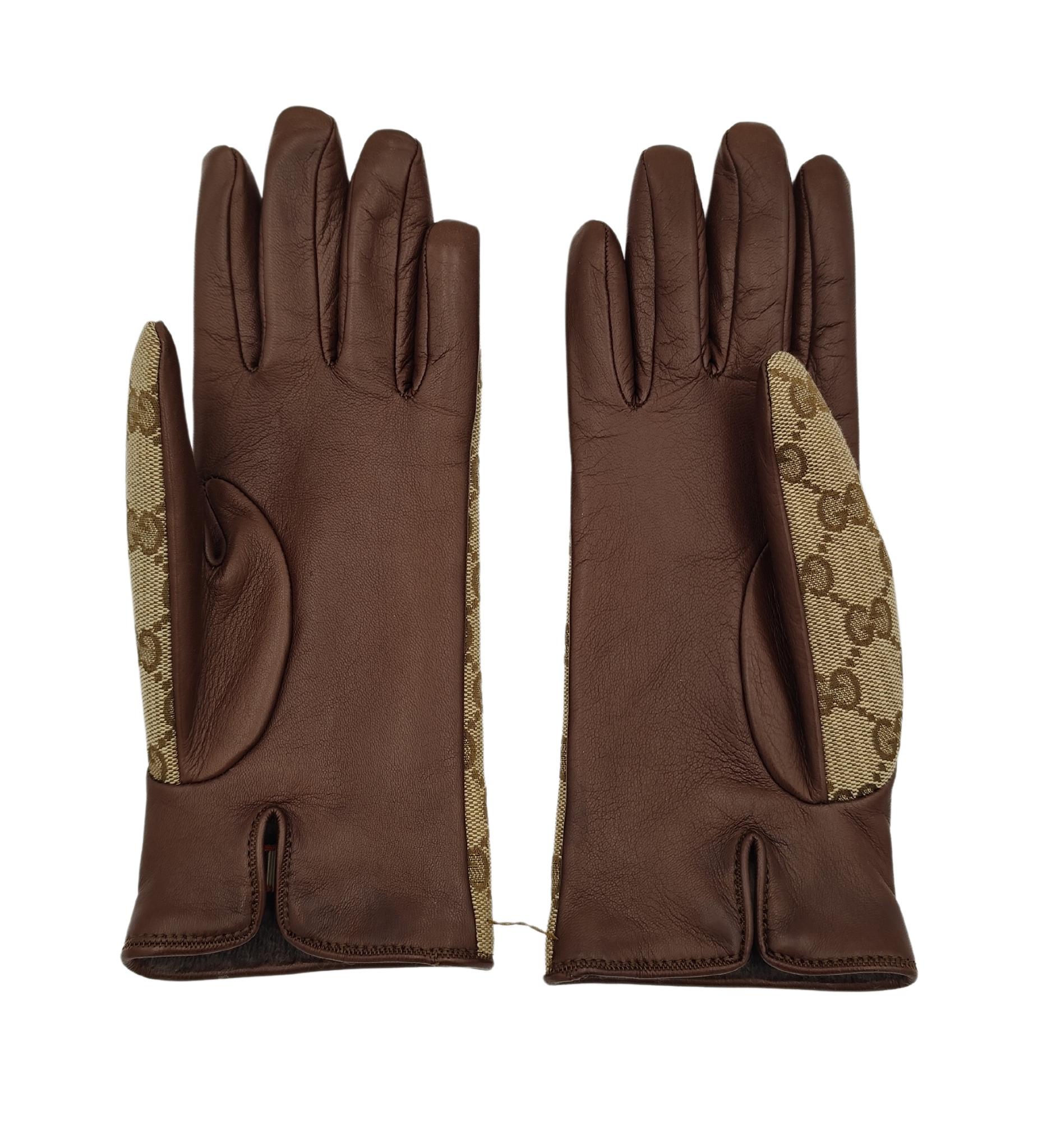 Gucci gloves
Monogram canvas and brown leather
Golden metal horsebit
Cashmere lined

Marked size 7 S

Great condition
Never worn