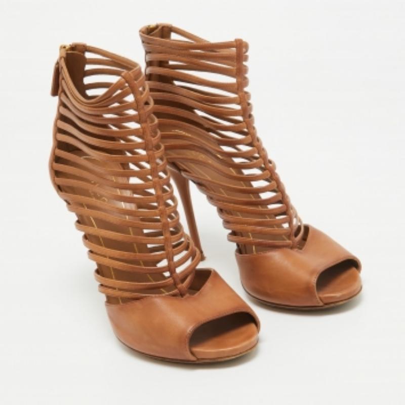  Gucci Sandales à cage en cuir marron Taille 38.5 Pour femmes 