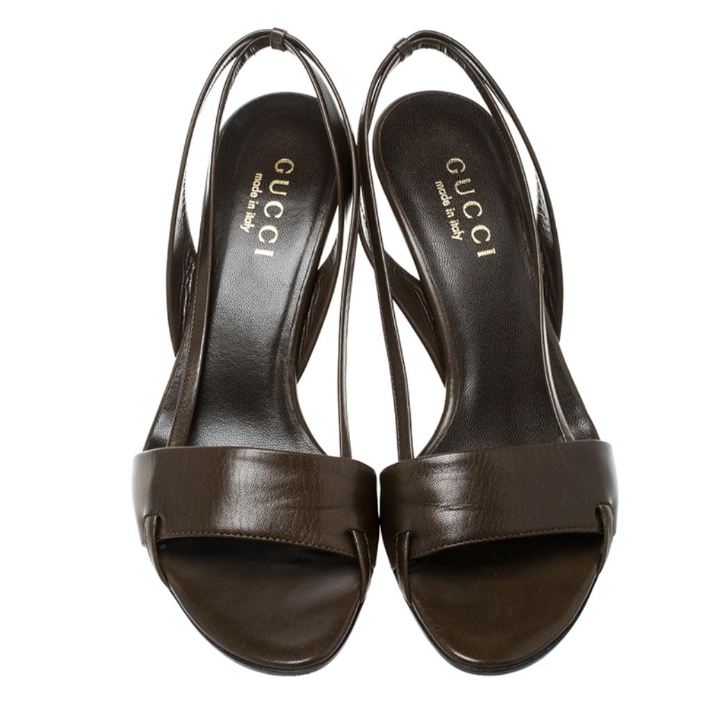 These Gucci's sandals are designed in an open-toe silhouette in a versatile brown leather that can easily be styled with many outfits. They are set on a comfortable low-lying heel and finished with a slingback closure. Style with those wide-legged