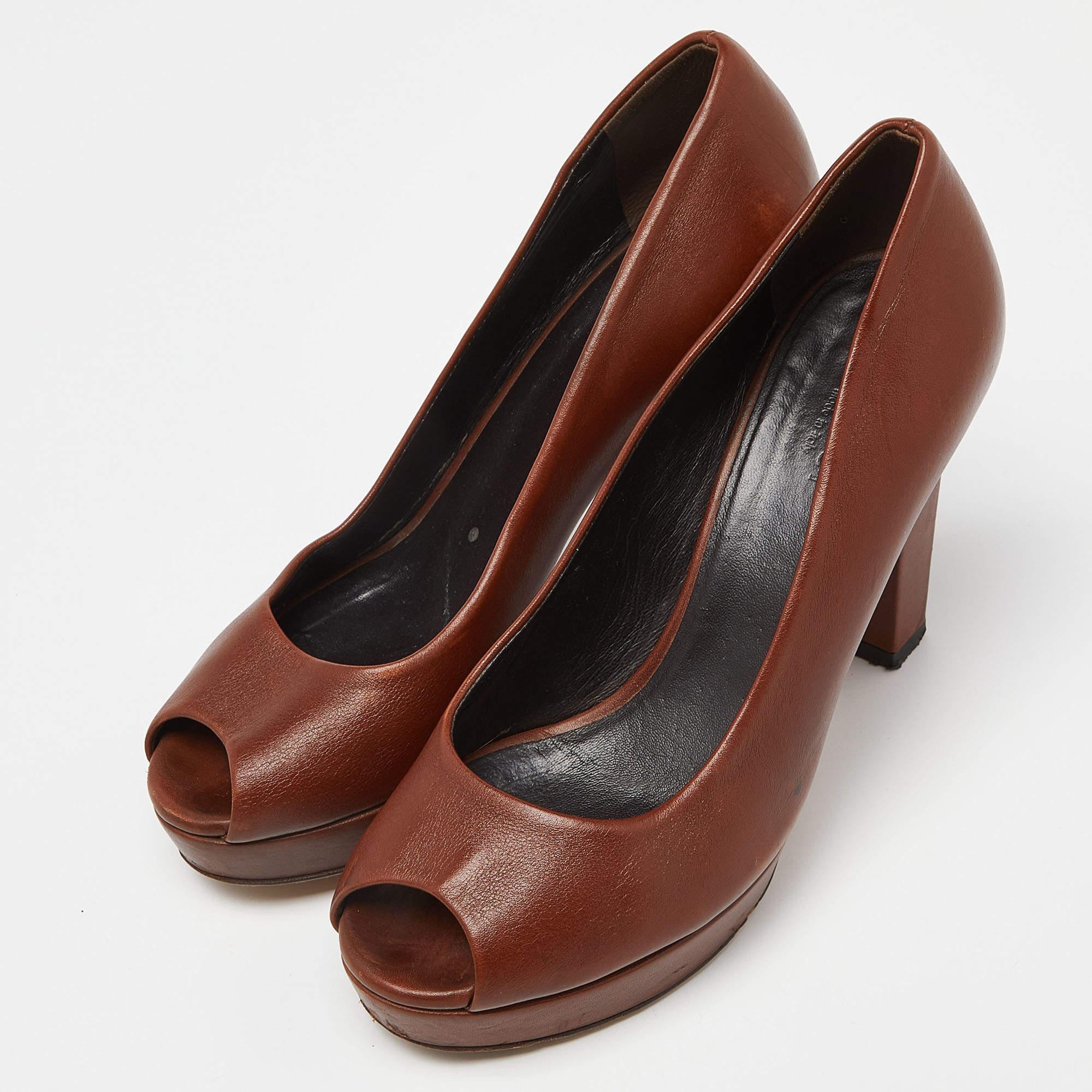 Wonderfully crafted shoes added with notable elements to fit well and pair perfectly with all your plans. Make these designer pumps yours today