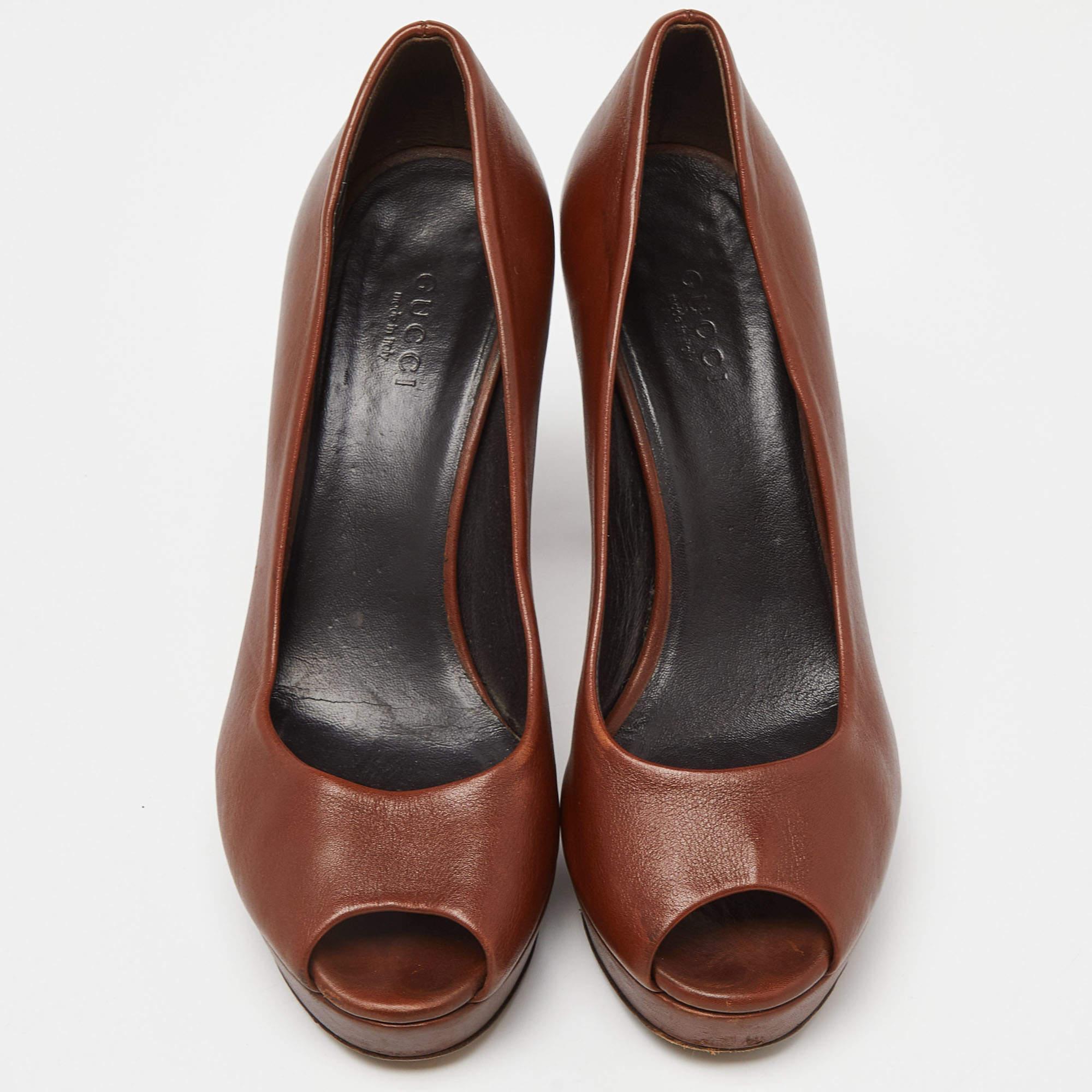 Gucci Brown Leather Peep Toe Platform Pumps Size 36.5 In Fair Condition For Sale In Dubai, Al Qouz 2