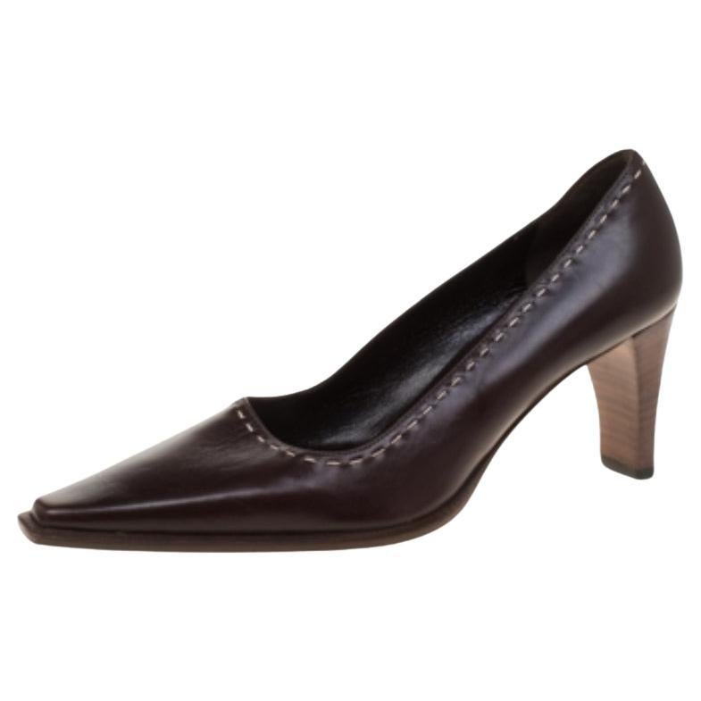 Gucci Escarpins à bout pointu en cuir Brown Taille 34 en vente
