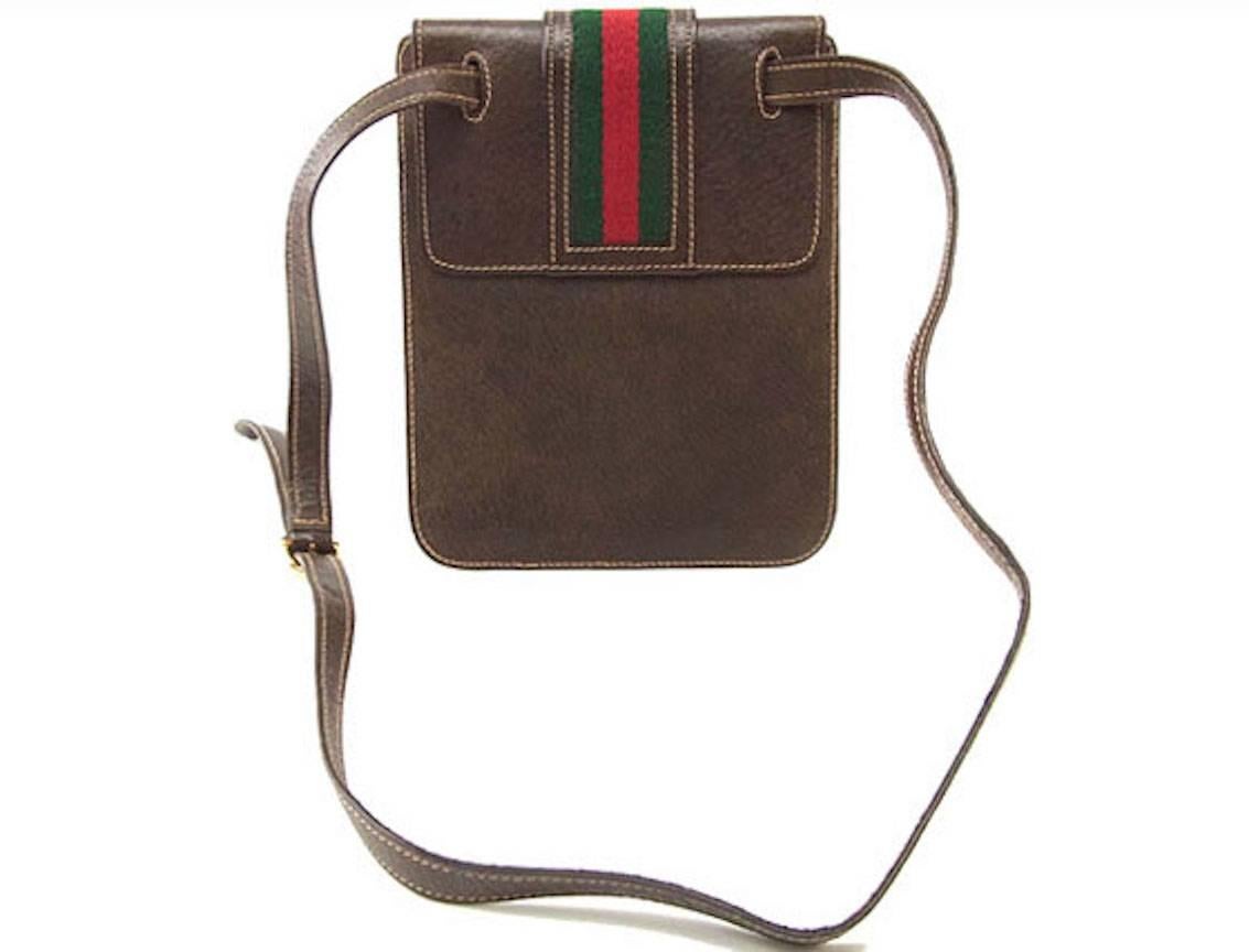 black gucci bag with red and green stripe