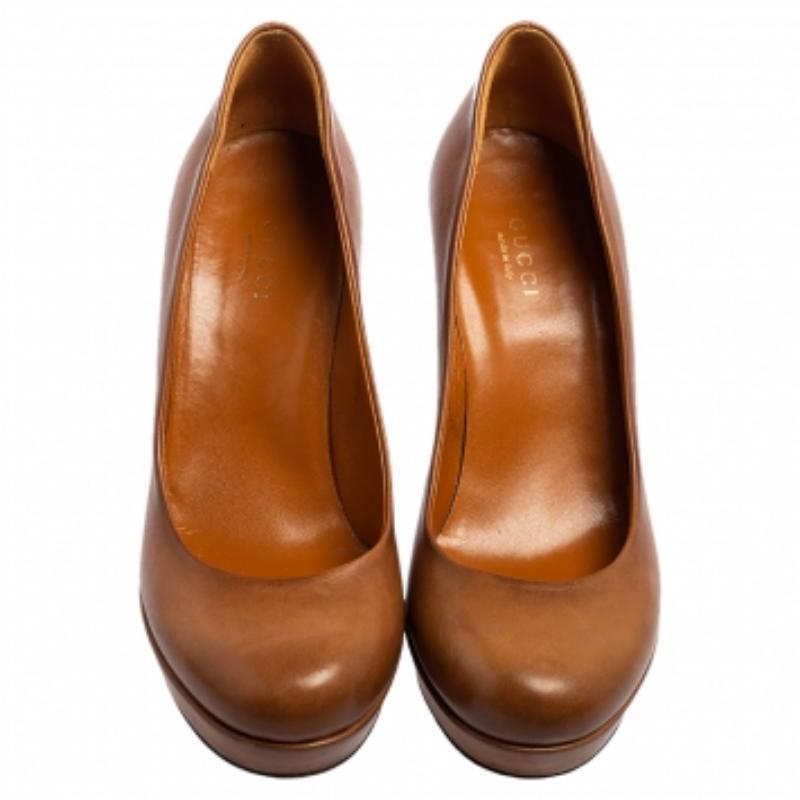 Marrone Gucci Pumps in pelle marrone con punta tonda misura 36.5 in vendita