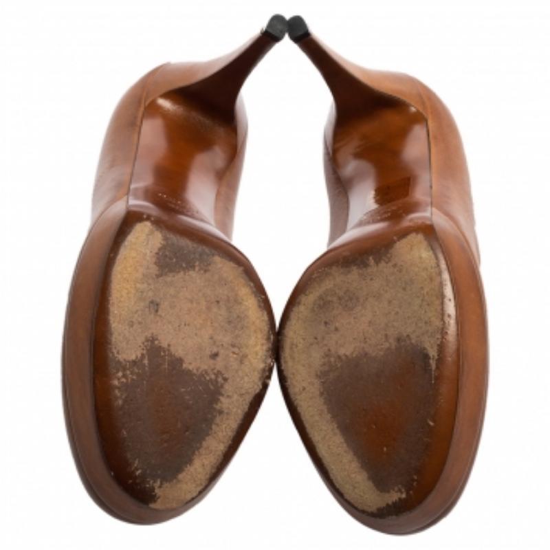 Gucci Pumps in pelle marrone con punta tonda misura 36.5 in vendita 3
