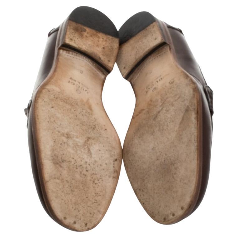 Eleganti e comodissimi, questi mocassini di Gucci saranno un'ottima aggiunta alla tua collezione di scarpe. Sono state realizzate in pelle e sono dotate di cinturini Penny sulla tomaia. Solette in pelle e suole robuste completano in modo elegante