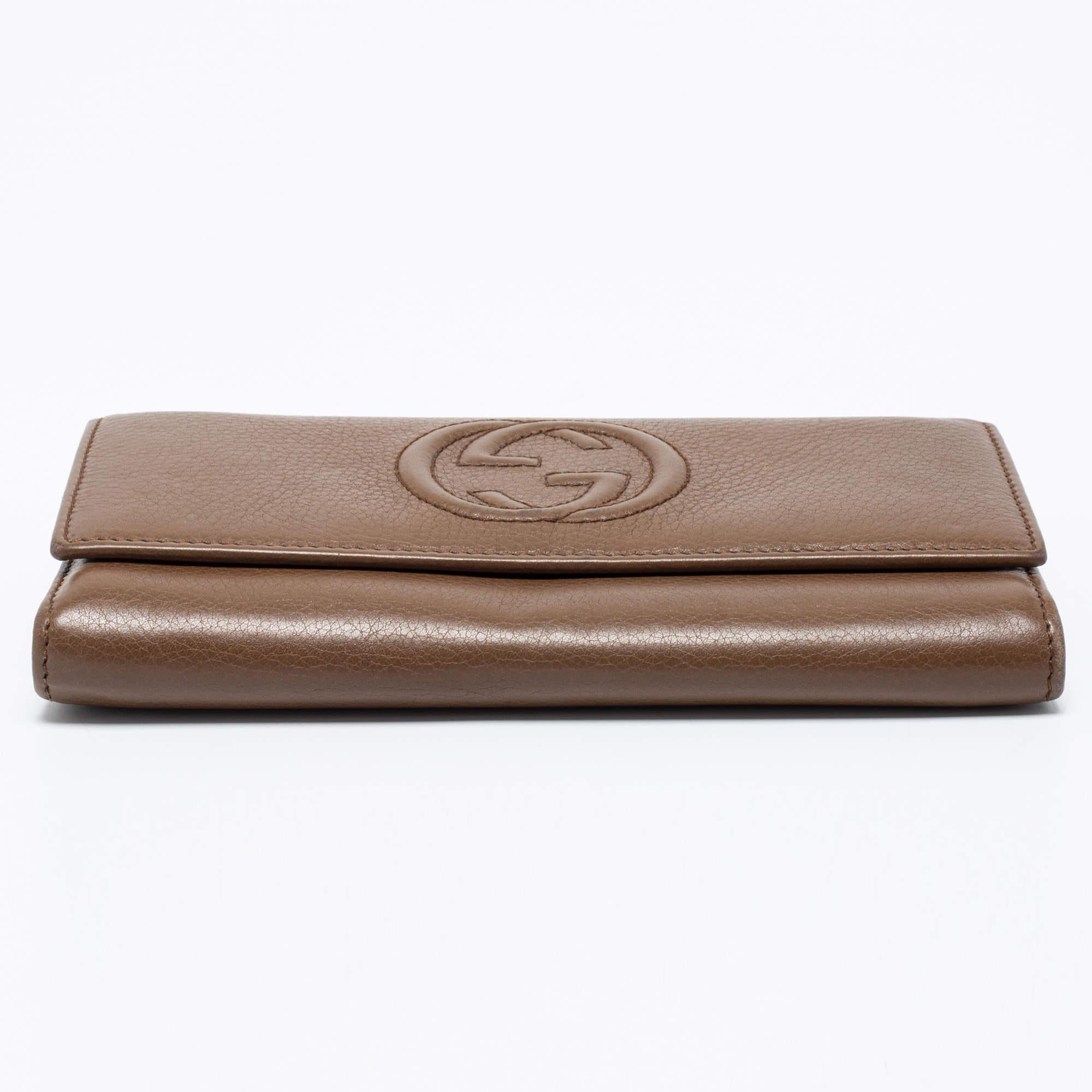 Gucci Brown Leather Soho Flap Continental Wallet In Good Condition In Dubai, Al Qouz 2