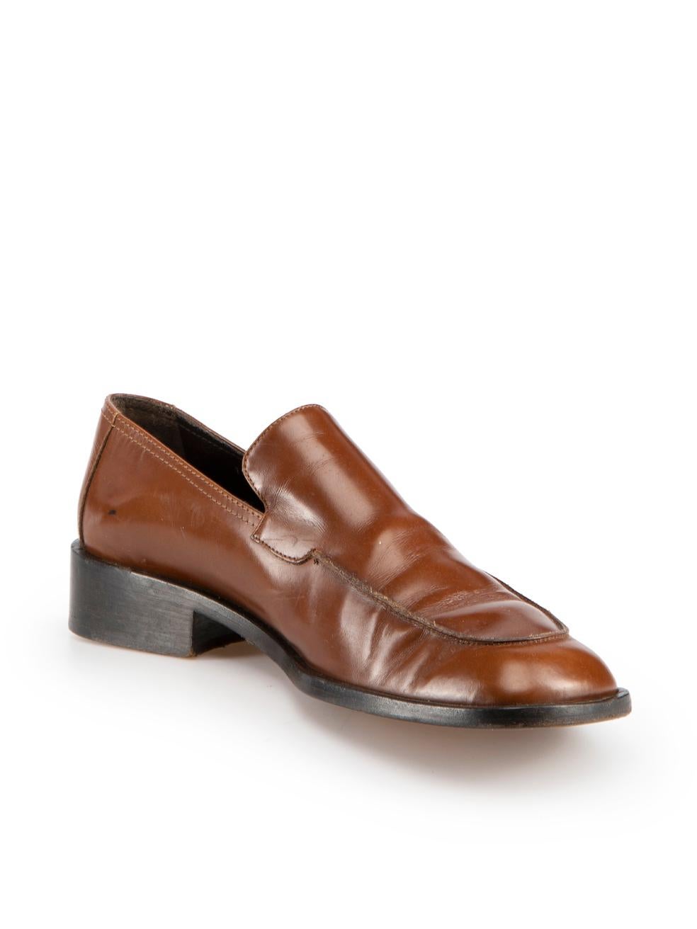CONDITION is Good. General wear to loafers is evident. Moderate signs of creasing to overall leather and scuffing to leather on back of heels on this used Gucci designer resale item.
  
Details
Brown
Leather
Loafers
Square toe
Slip on
Low heel

Made