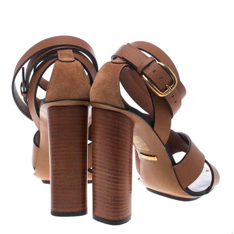 Gucci Brown Leather Strappy Sandals Size 37.5 In Good Condition In Dubai, Al Qouz 2