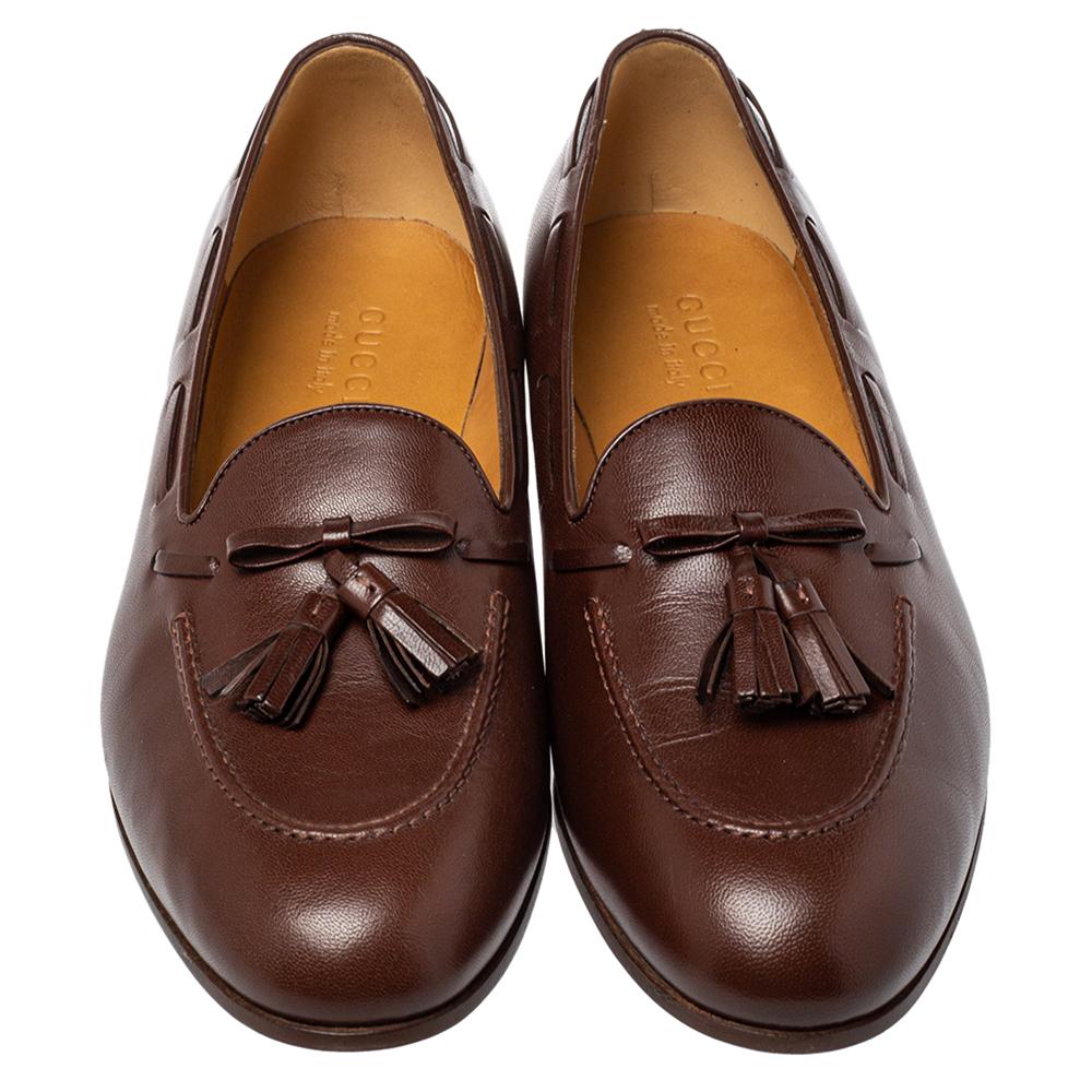 This pair of brown Gucci loafers is a closet must-have! They have been crafted from leather and styled with tassels on the vamps. They come equipped with comfortable leather insoles and will look amazing with a crisp shirt and trousers.

Includes: