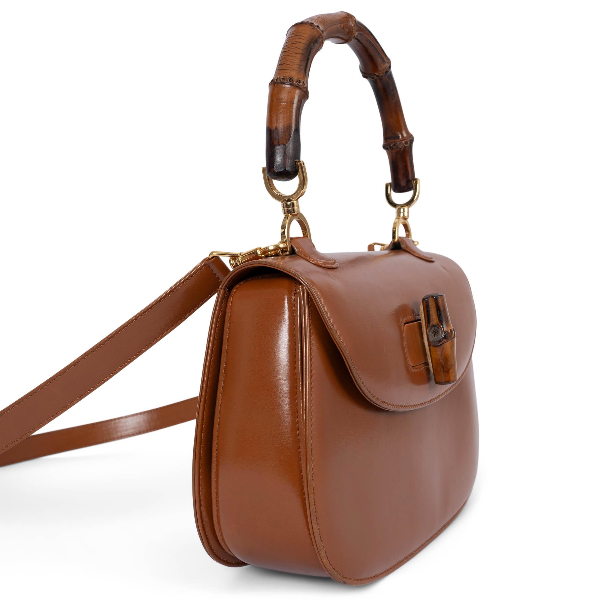 100% authentic Gucci Vintage Bamboo 1947 medium top handle bag in brown leather featuring signature bamboo handle, closure and a mirror in its own leather holder. The design comes with a detachable shoulder strap. Lined in beige leather with one zip