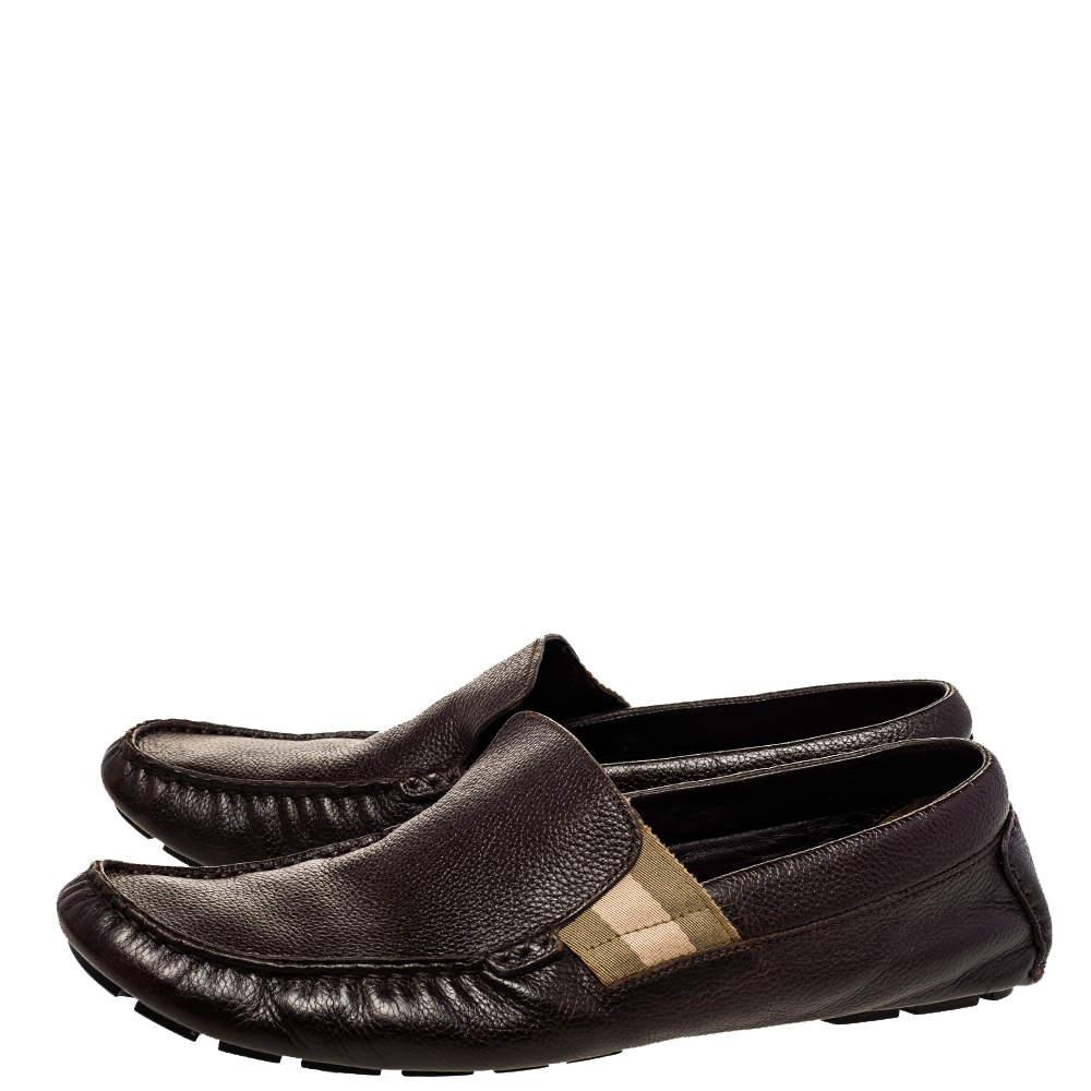 Gucci Brown Leather Web Detail Slip-On Loafers Size 43 In Good Condition For Sale In Dubai, Al Qouz 2