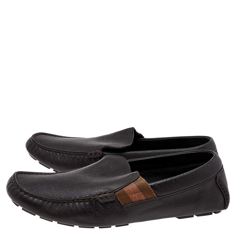 There is nothing more comfortable and stylish than a pair of loafers like these Gucci ones. Fashioned in a neat silhouette, this pair has a brown leather body and is finished with subtle stitch detailing, and comes with a rubber sole that offers