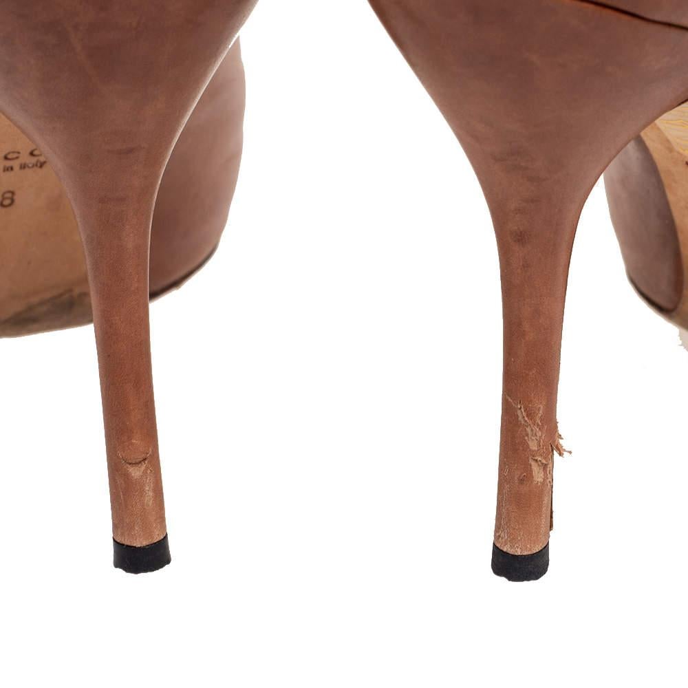 Gucci Chaussures à plateforme en cuir Brown Whipstitch Peep-Toe Taille 38 en vente 5