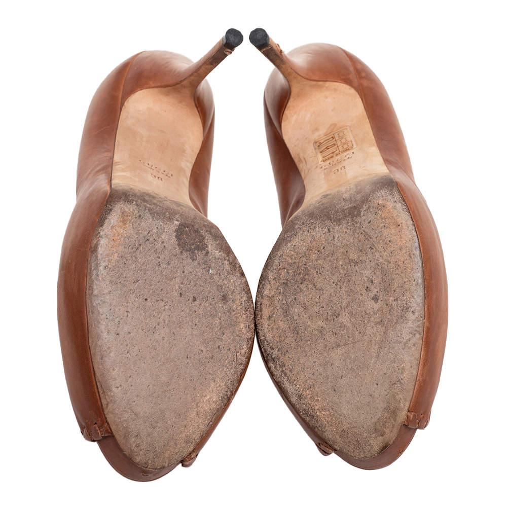 Gucci Chaussures à plateforme en cuir Brown Whipstitch Peep-Toe Taille 38 en vente 2