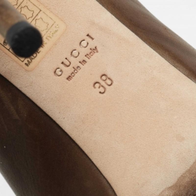 Gucci, pelle marrone con cuciture a punto croce, décolleté con plateau taglia 38 in vendita 4