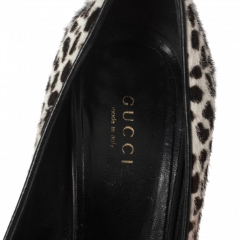 Women's Gucci Brown Leopard Print Pony Hair Icon Bit Peep Toe Pumps Size 35.5 For Sale