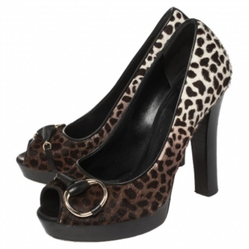 Gucci Brown Leopard Print Pony Hair Icon Bit Peep Toe Pumps Size 35.5 For Sale 2