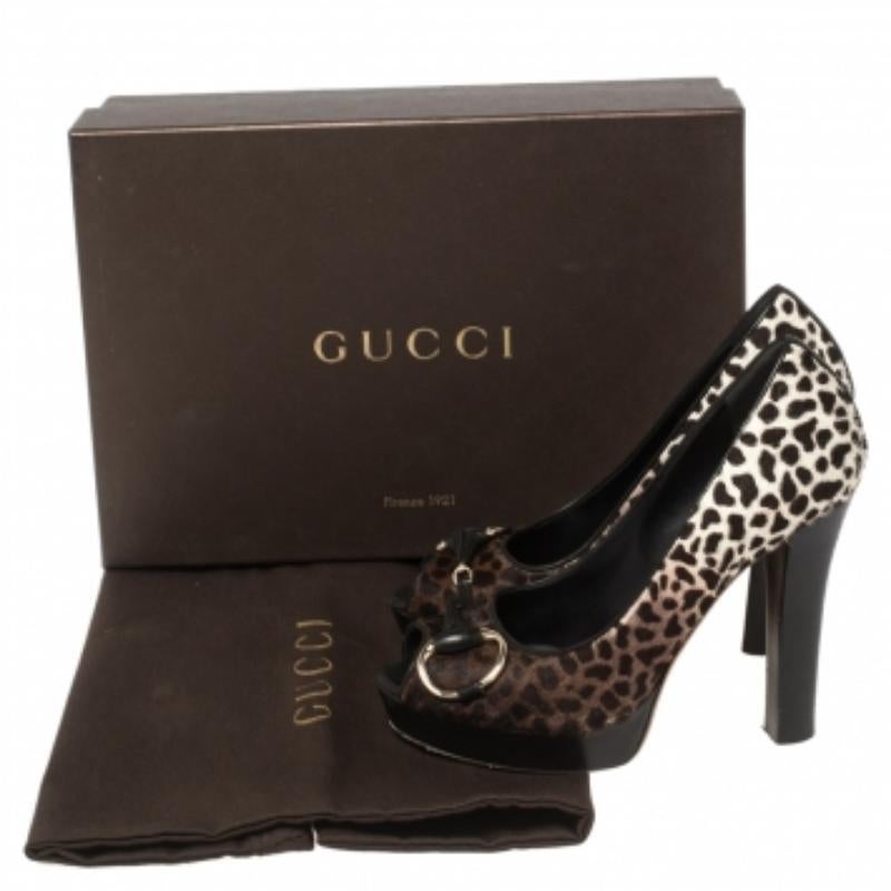Gucci Brown Leopard Print Pony Hair Icon Bit Peep Toe Pumps Size 35.5 For Sale 3