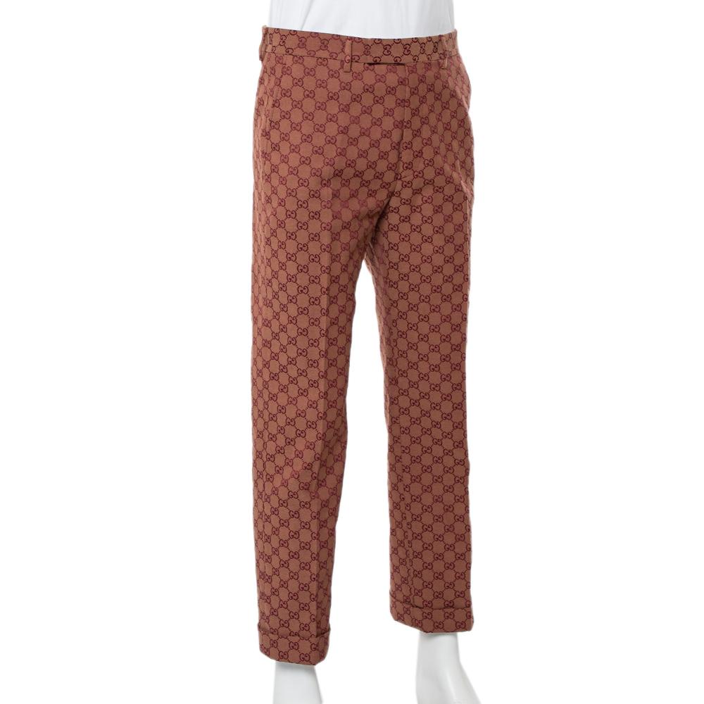 Taking logomania to another level, Gucci brings you these pants! Made from a cotton blend, the creation comes in a brown shade and is elevated by the GG logo all over. It is finished off with a wide-legged silhouette.

