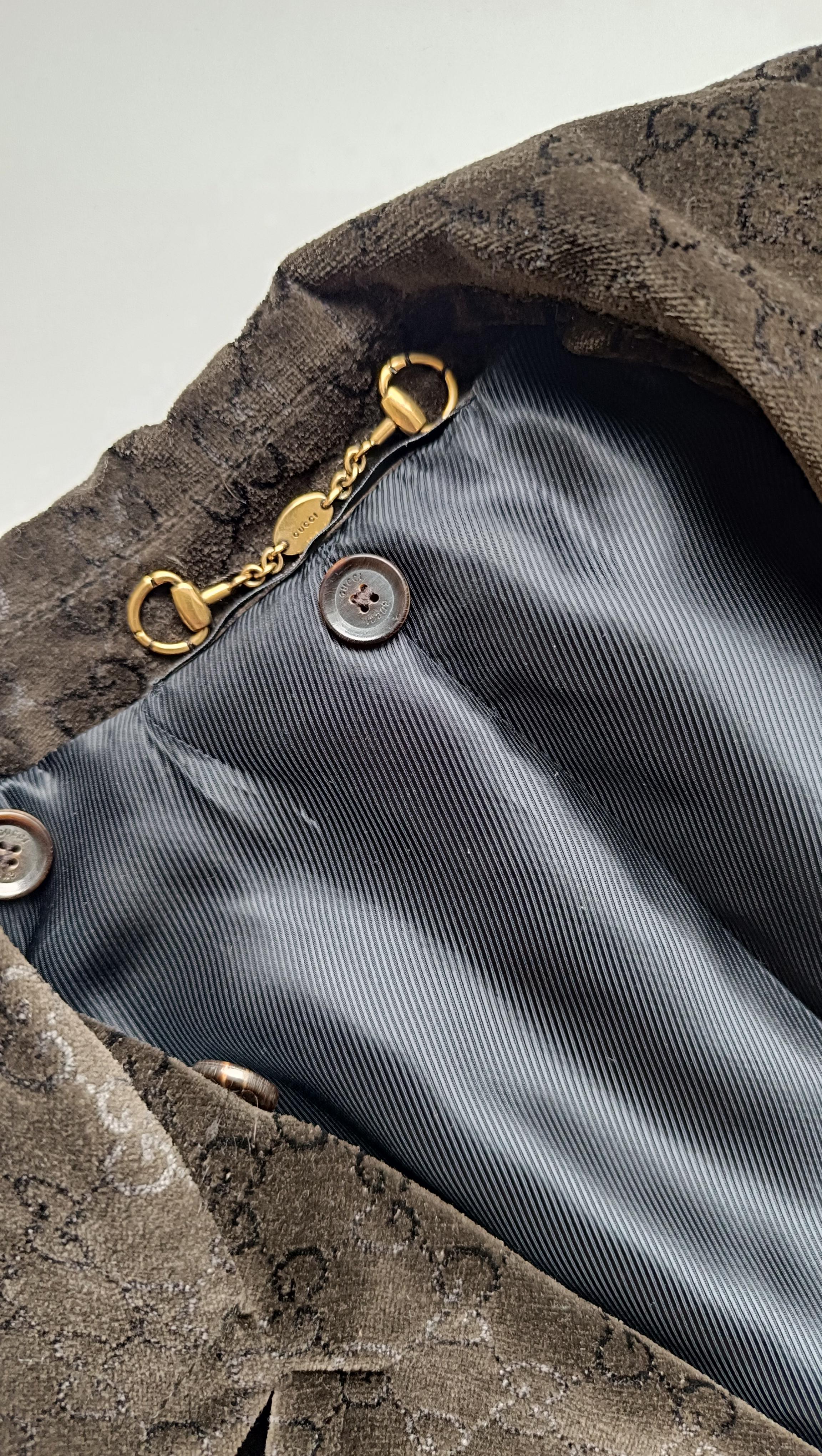Gucci Abrigo de terciopelo con cinturón y logo monograma marrón 42 IT en venta 8