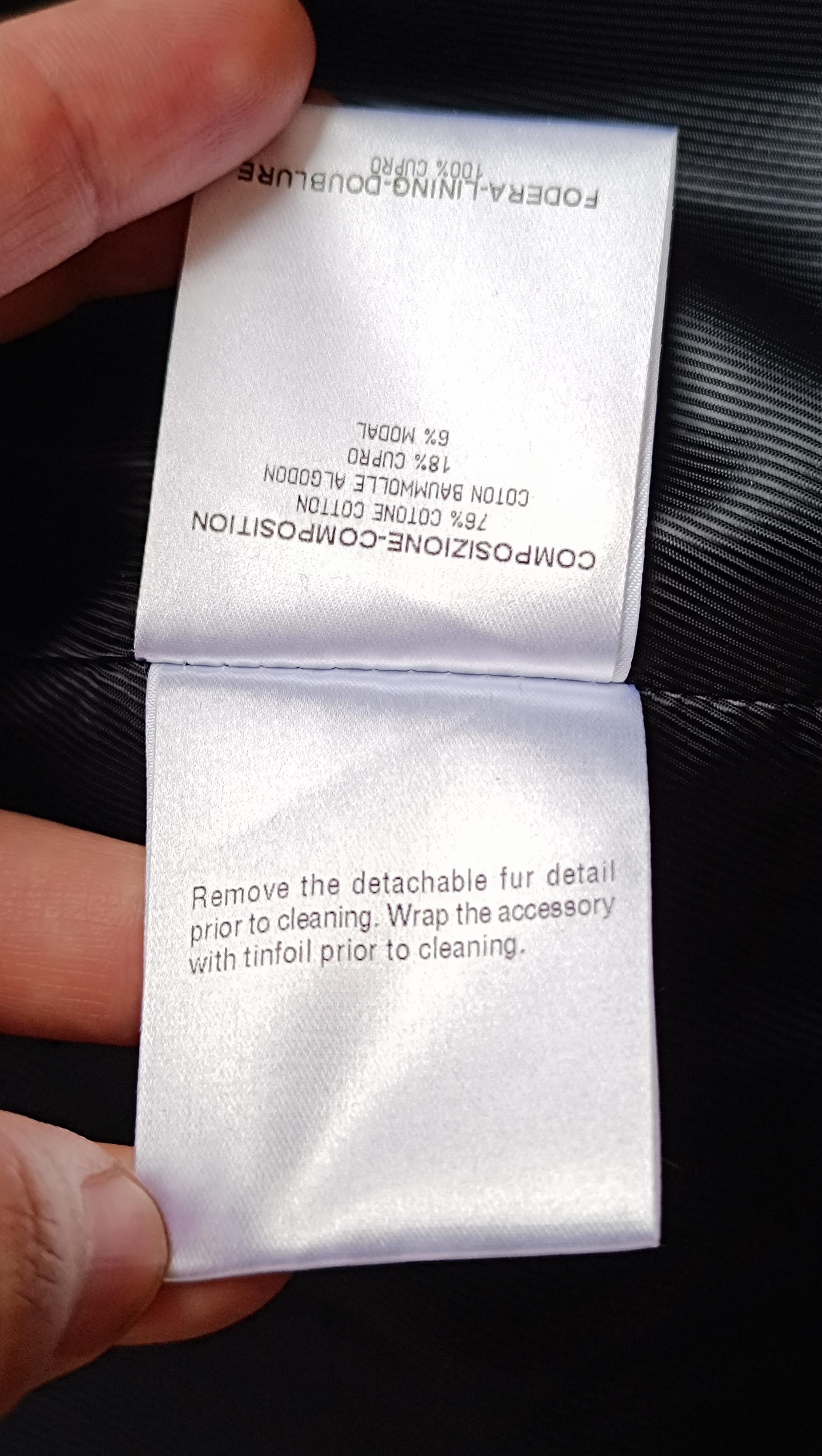 Gucci Abrigo de terciopelo con cinturón y logo monograma marrón 42 IT en venta 11