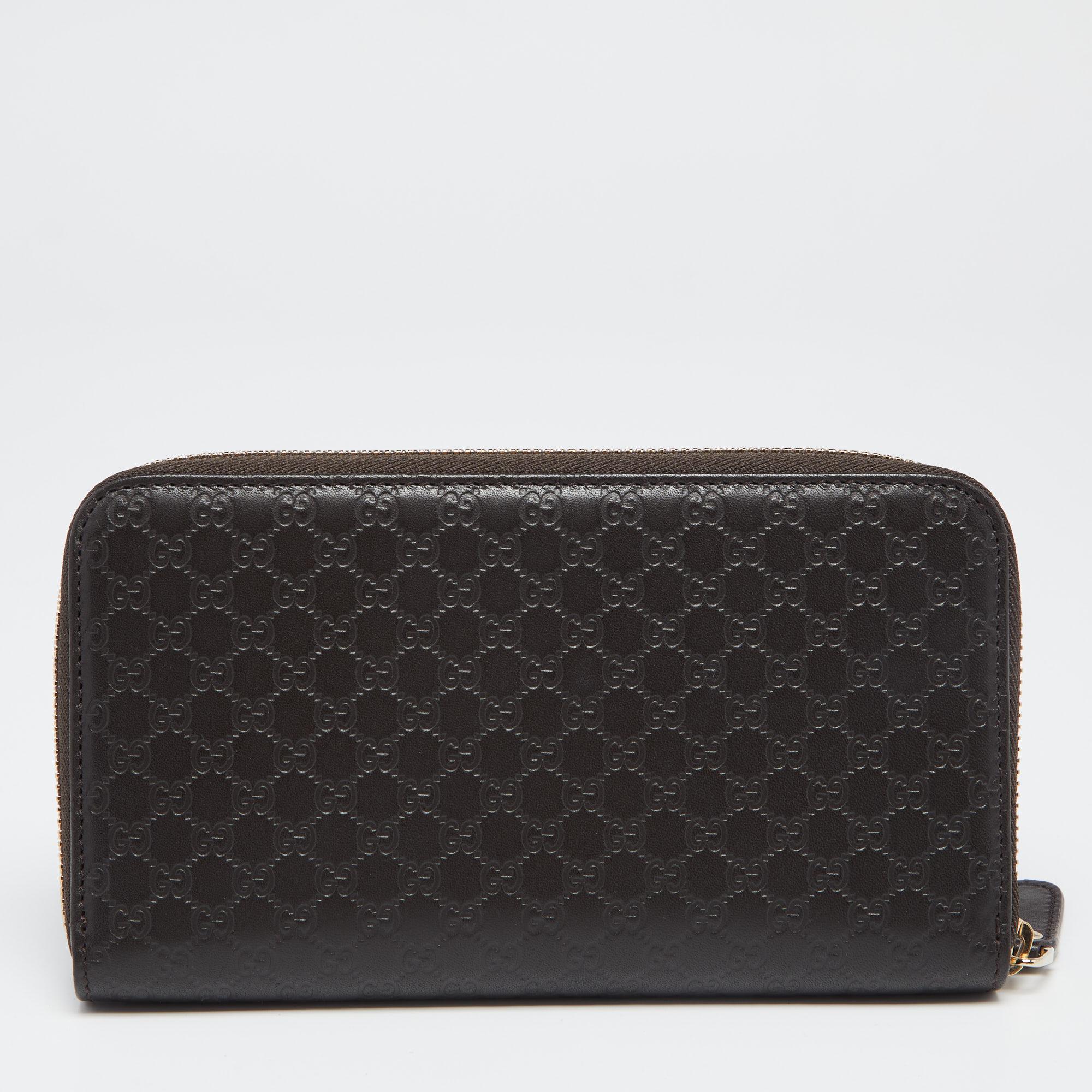 This Gucci wallet is an immaculate balance of sophistication and rational utility. It has been designed using prime quality materials and elevated by a sleek finish. The creation is equipped with ample space for your monetary essentials.

Includes: