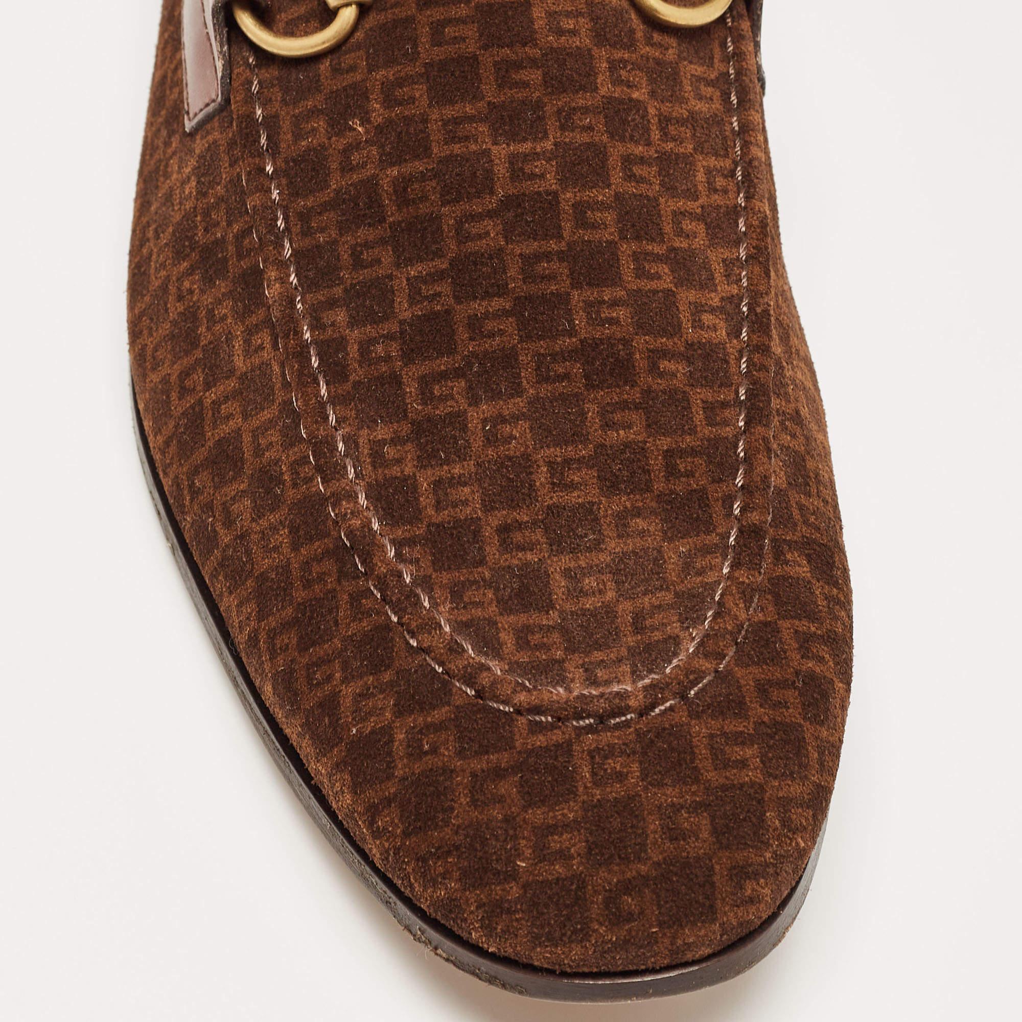 Gucci Brown Mini G Cube Suede Jordaan Loafers Size 44.5 In Excellent Condition For Sale In Dubai, Al Qouz 2