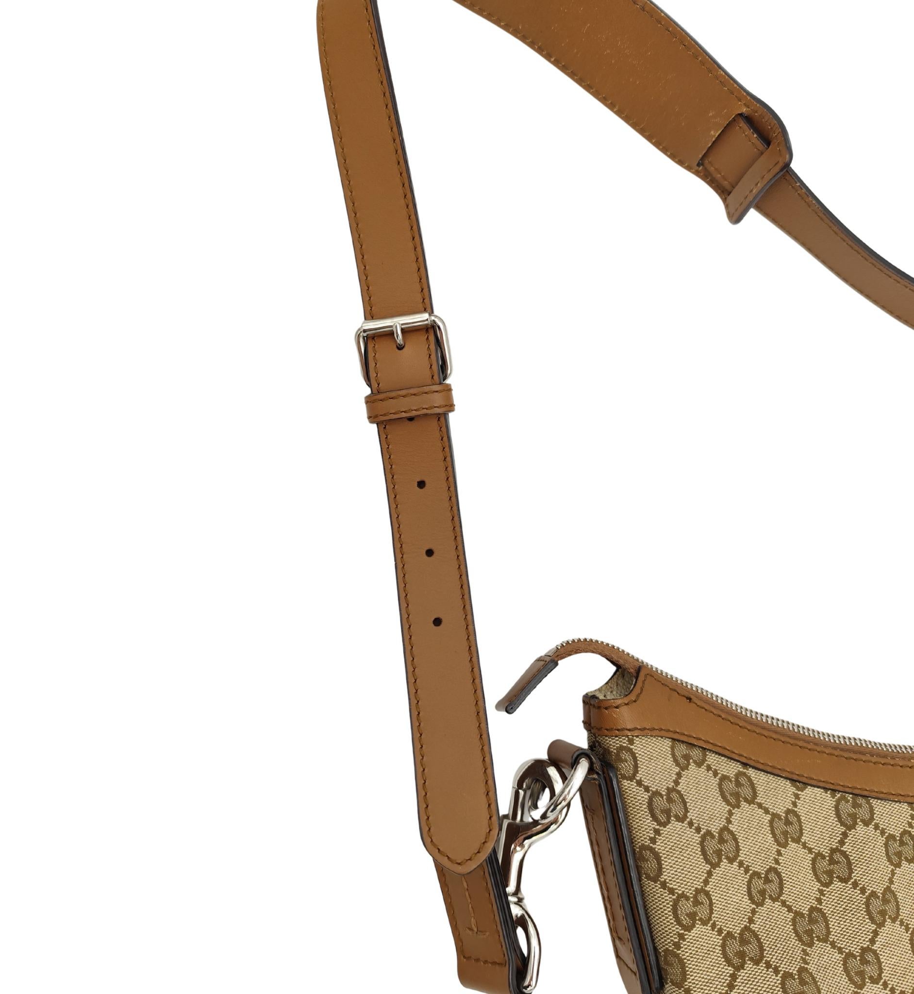 Sac à bandoulière demi-lune monogramme marron de Gucci en vente 6