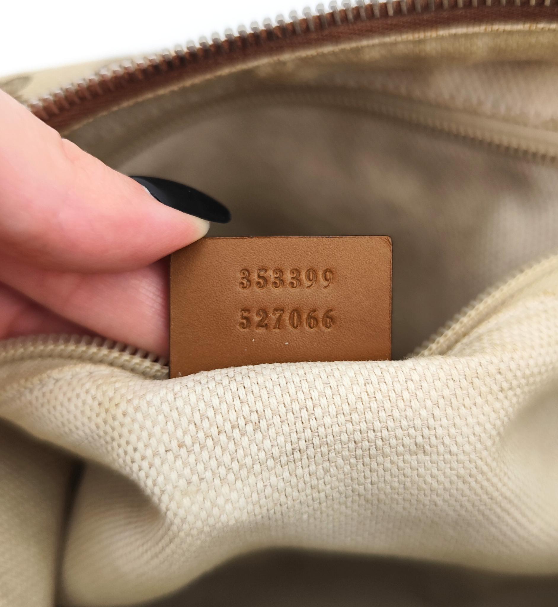 Sac à bandoulière demi-lune monogramme marron de Gucci en vente 13