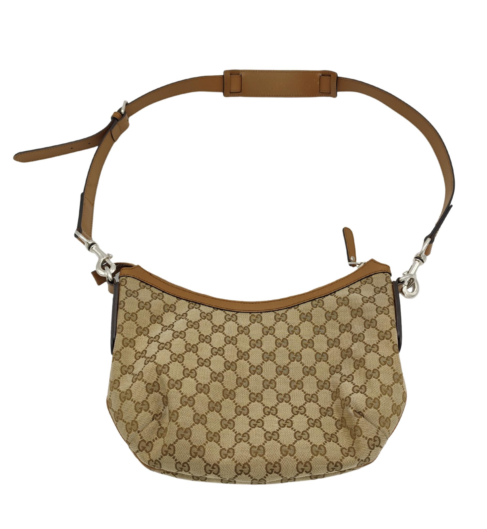 Marron Sac à bandoulière demi-lune monogramme marron de Gucci en vente