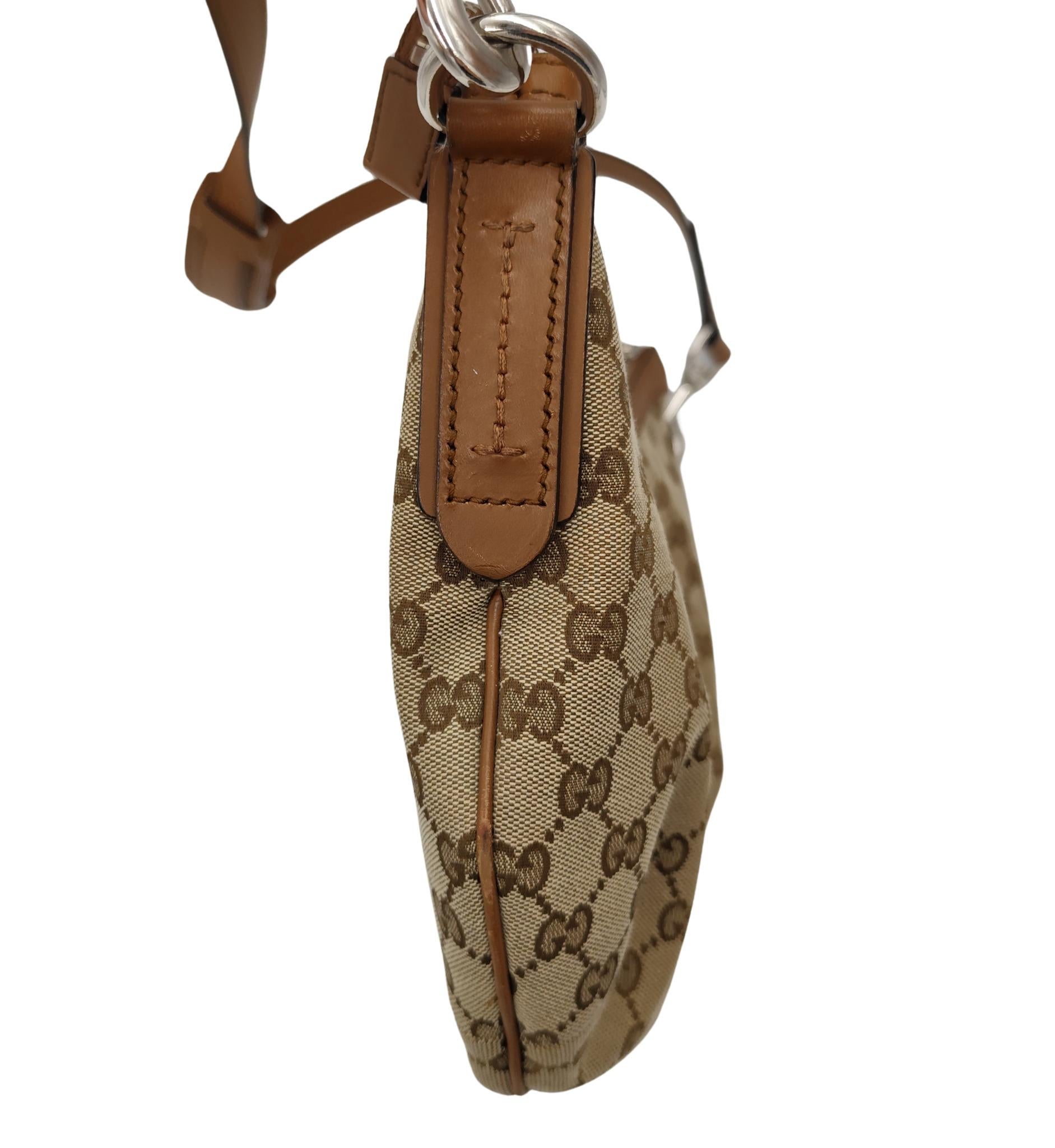 Sac à bandoulière demi-lune monogramme marron de Gucci Unisexe en vente