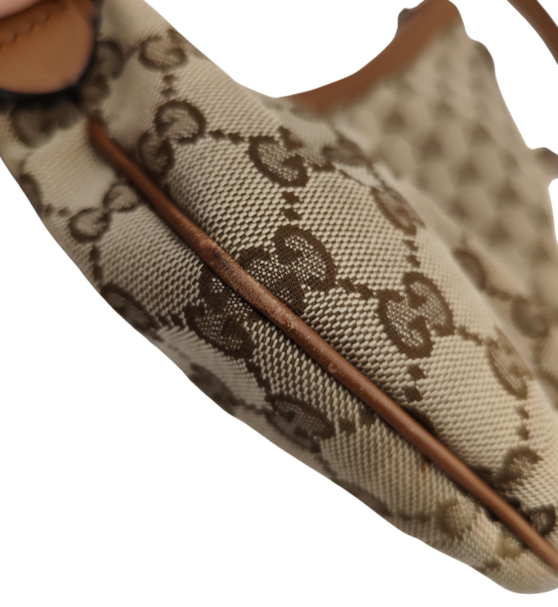Sac à bandoulière demi-lune monogramme marron de Gucci en vente 2