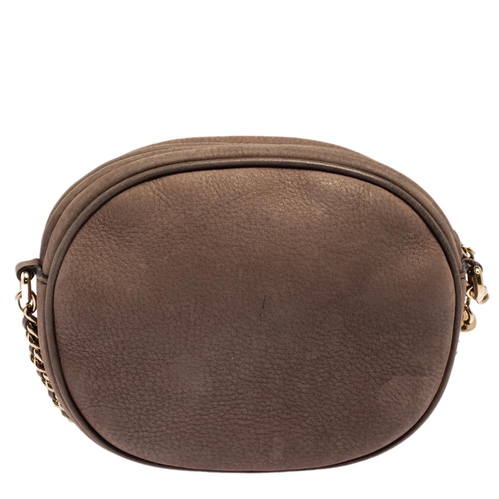 Ideal for both evening and daytime outings, this Soho Disco bag by Gucci deserves to be in your closet. Made from brown nubuck leather, the exterior features an oversized interlocking G logo on the front, and the interior is secured by a zip