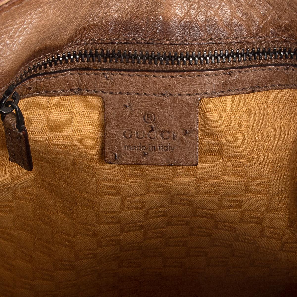 GUCCI - Grand sac porté épaule en cuir d'autruche marron Pour femmes en vente