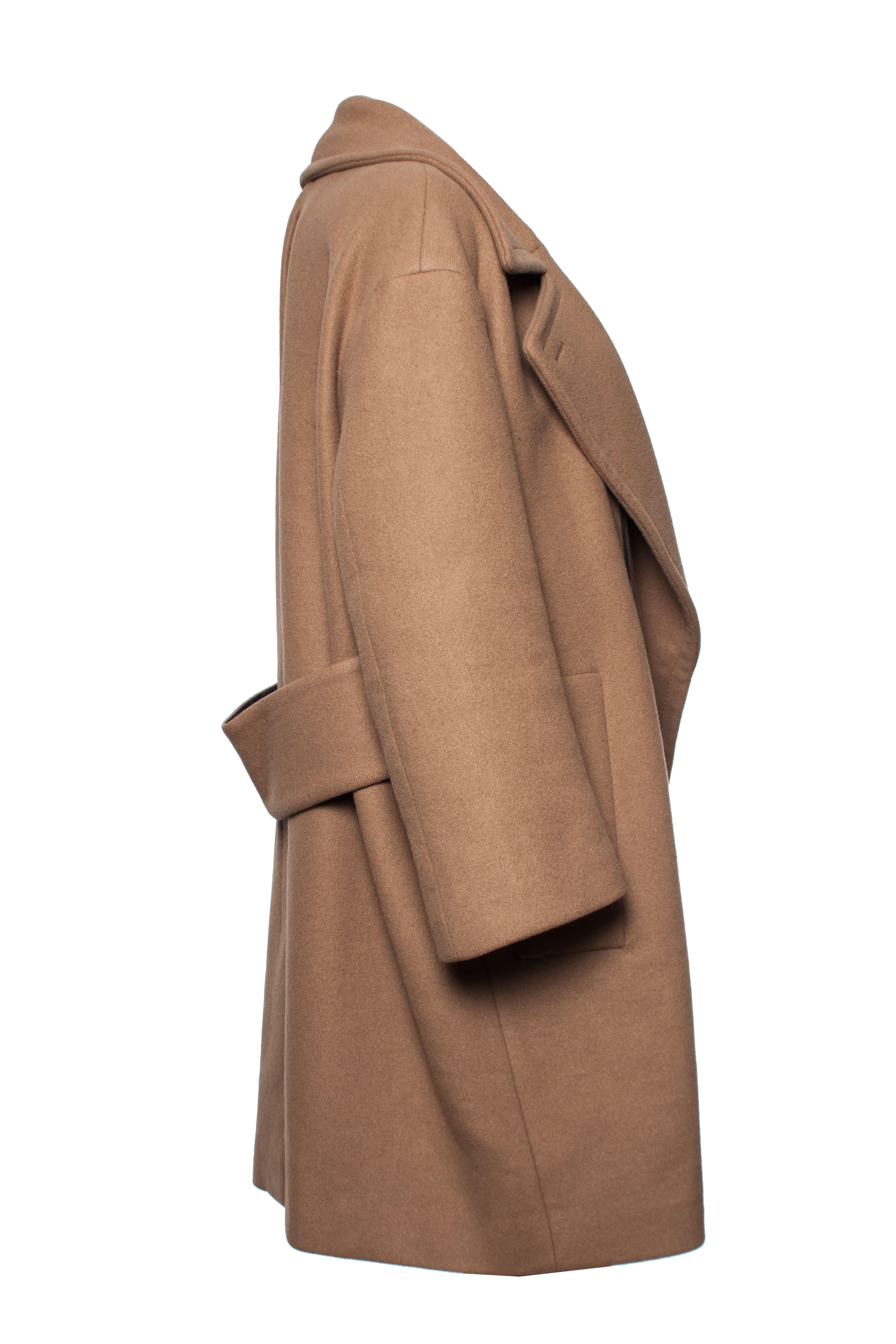 Gucci, Brown oversized cashmere coat. In Excellent Condition For Sale In AMSTERDAM, NL