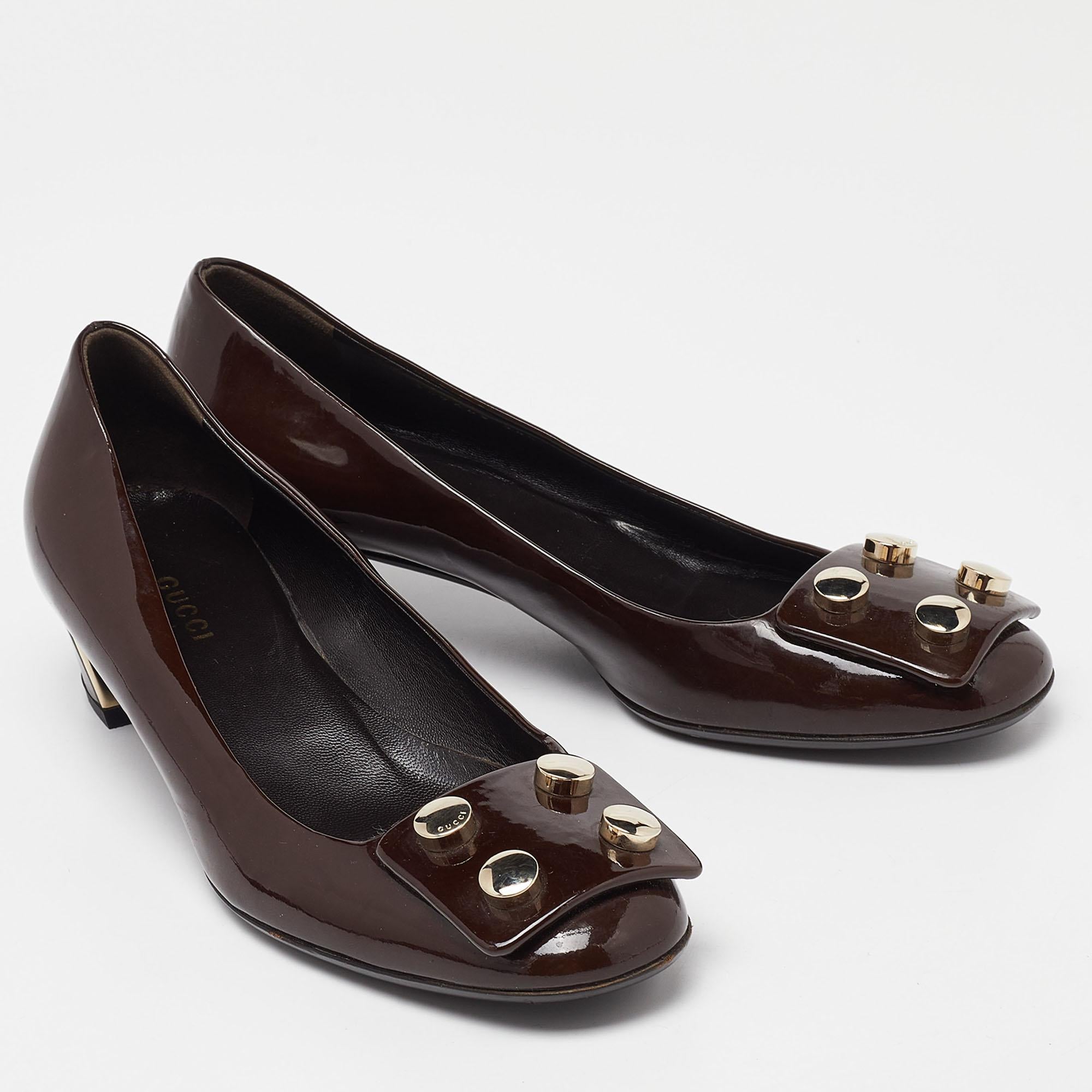 Gucci Brown Patent Leather Block Heel Pumps Size 35.5 In Fair Condition For Sale In Dubai, Al Qouz 2