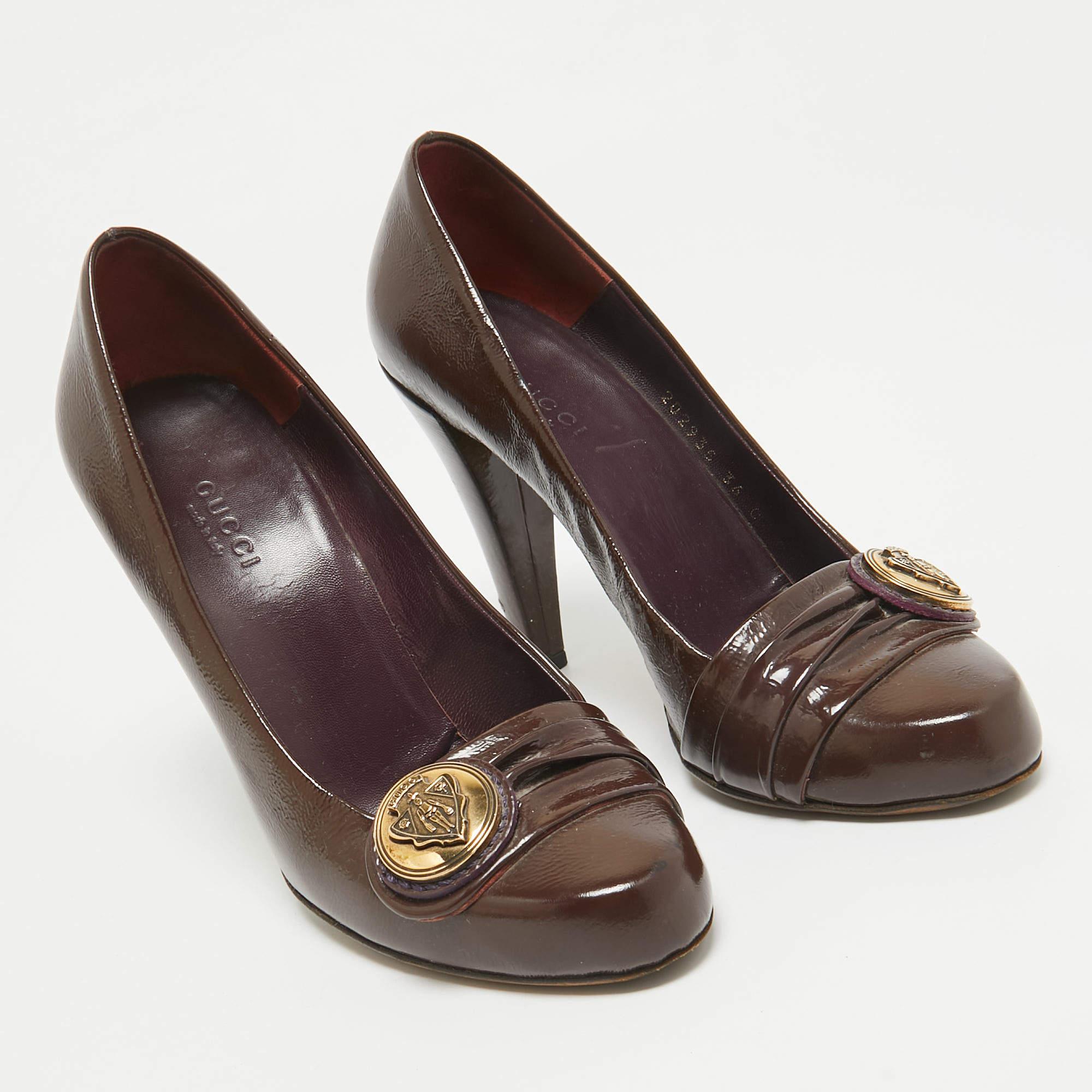 Bombas Gucci Hysteria de charol marrón talla 36 en Bueno estado para la venta en Dubai, Al Qouz 2