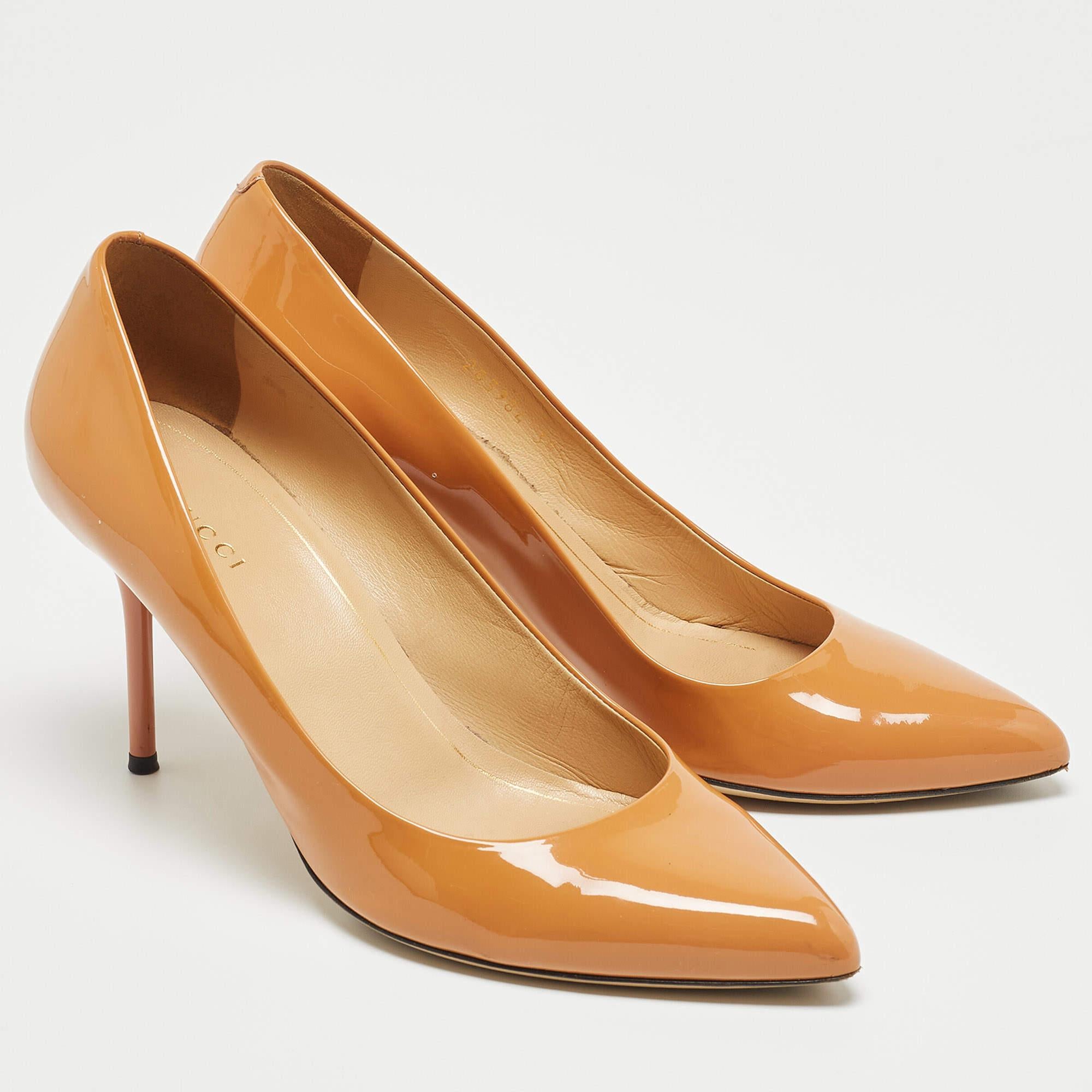 Gucci Brown Patent Leather Pointed Top Pumps Size 39.5 In Good Condition For Sale In Dubai, Al Qouz 2