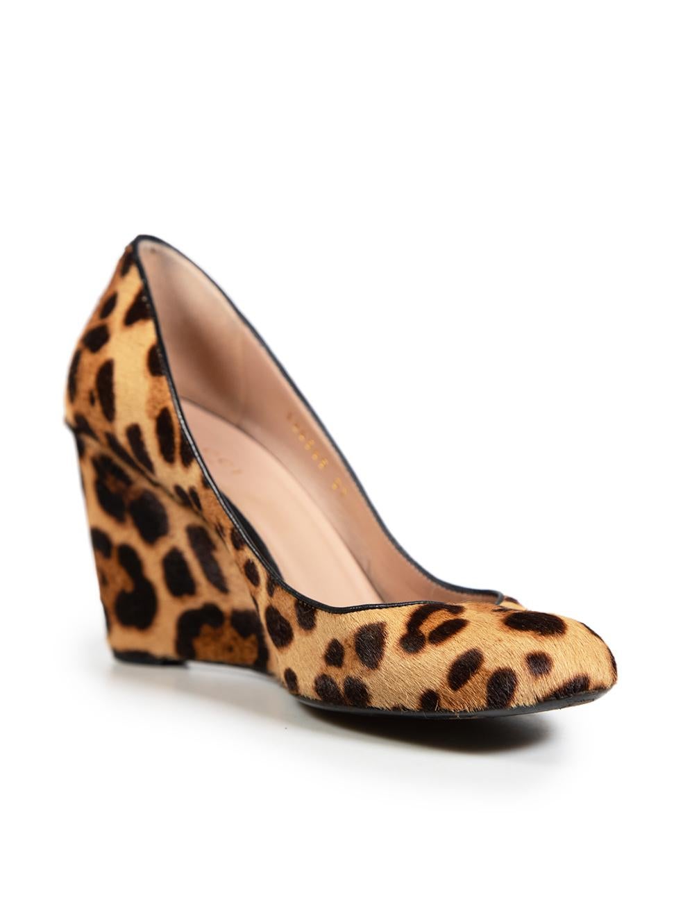 CONDITION is Very good. Minimal wear to the heels is evident. Small balding to both heels. Scratching on the right in sole on this used Gucci designer resale item. This pair of shoes comes with the original dust bag.
 
 
 
 Details
 
 
 Brown
 
